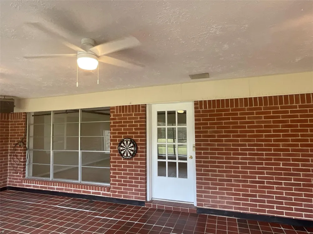 1672 Fm 318 Hallettsville, TX 77964