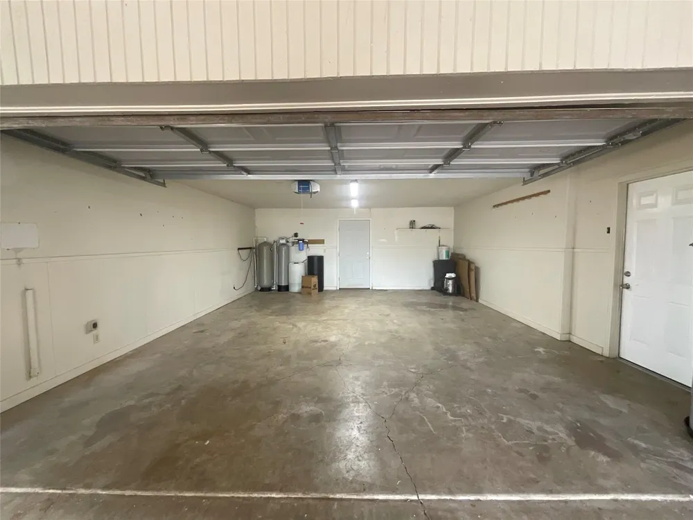 1672 Fm 318 Hallettsville, TX 77964