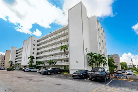 1000 NE 12TH AVENUE #104
