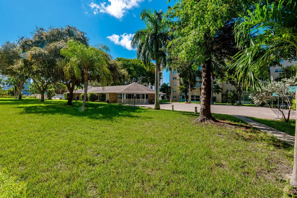1000 NE 12TH AVENUE #104 Hallandale Beach, FL 33009
