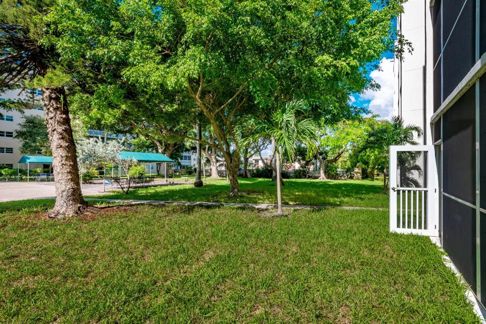 1000 NE 12TH AVENUE #104 Hallandale Beach, FL 33009
