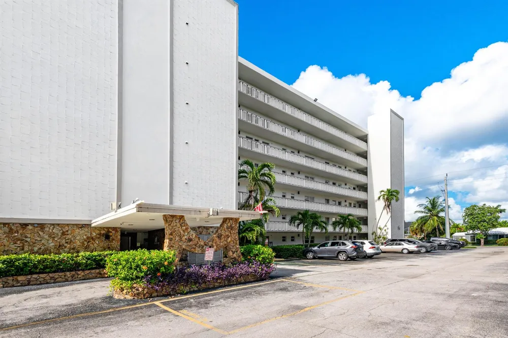 1000 NE 12TH AVENUE #104 Hallandale Beach, FL 33009