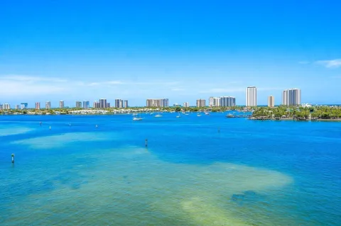 2640 Lake Shore Drive #711