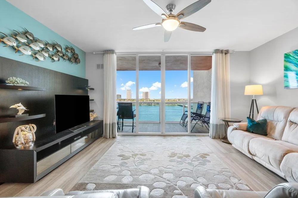 2640 Lake Shore Drive #711 Riviera Beach, FL 33404