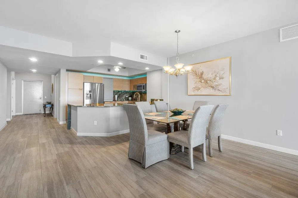 2640 Lake Shore Drive #711 Riviera Beach, FL 33404