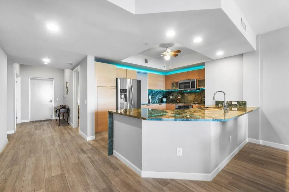 2640 Lake Shore Drive #711 Riviera Beach, FL 33404