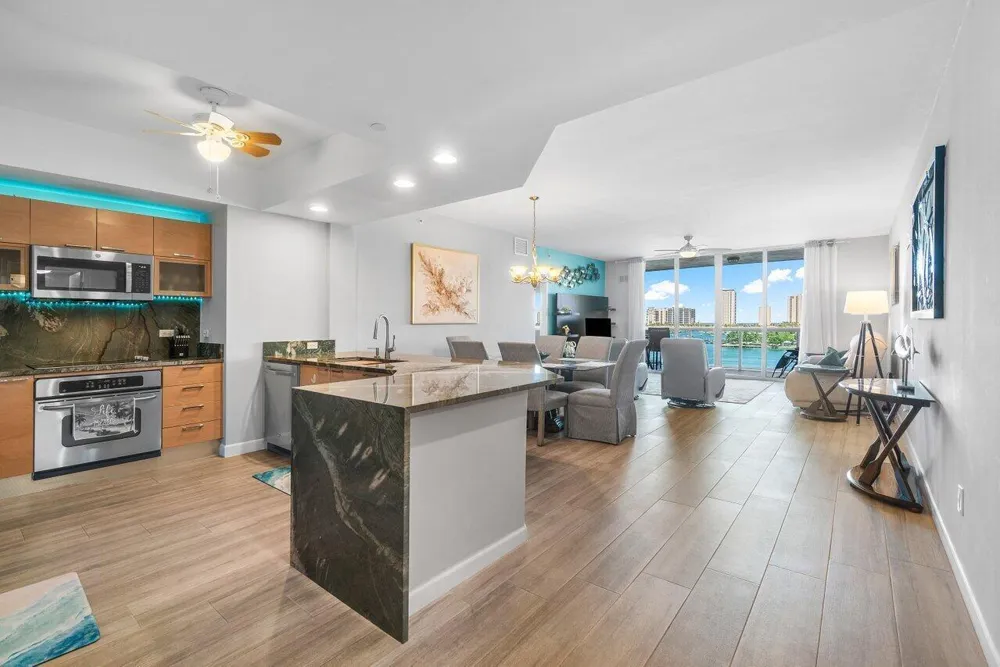 2640 Lake Shore Drive #711 Riviera Beach, FL 33404