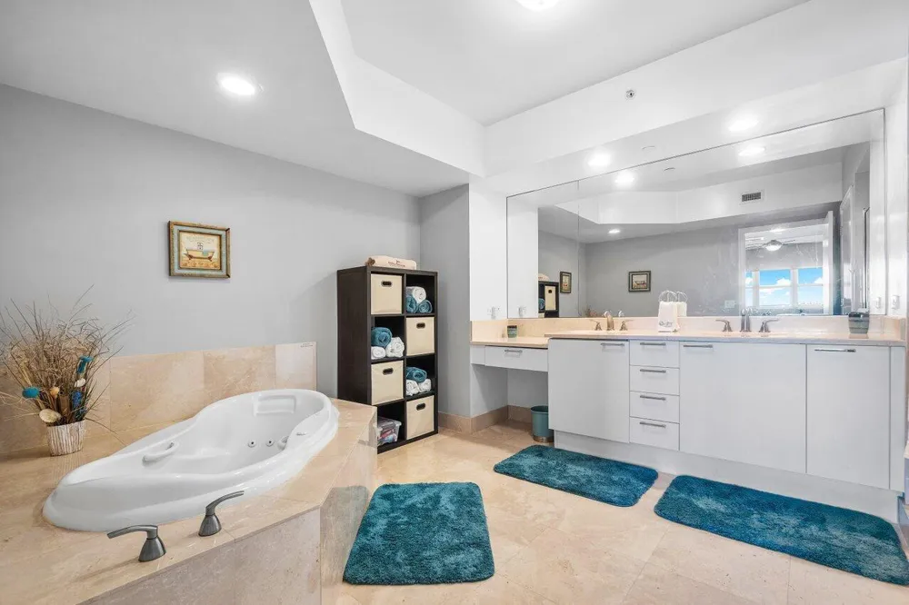 2640 Lake Shore Drive #711 Riviera Beach, FL 33404