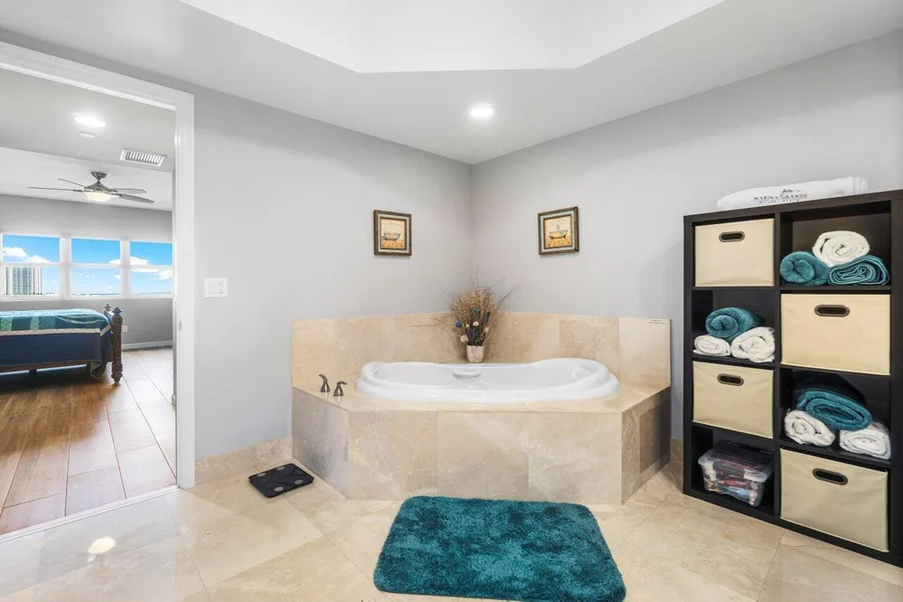 2640 Lake Shore Drive #711 Riviera Beach, FL 33404