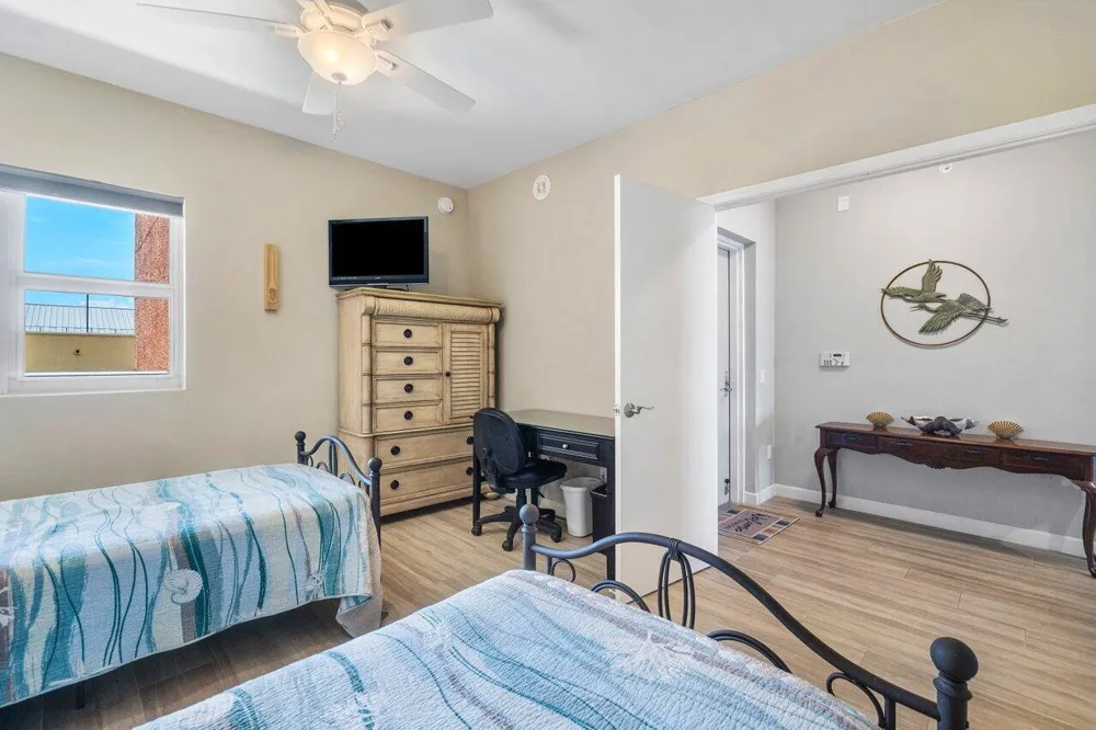 2640 Lake Shore Drive #711 Riviera Beach, FL 33404