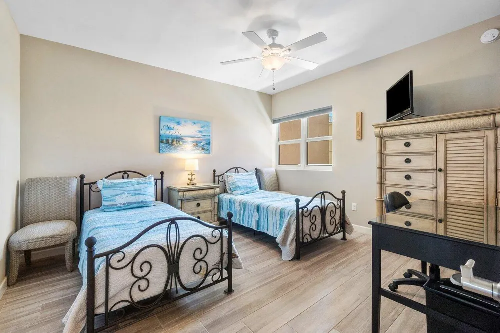 2640 Lake Shore Drive #711 Riviera Beach, FL 33404
