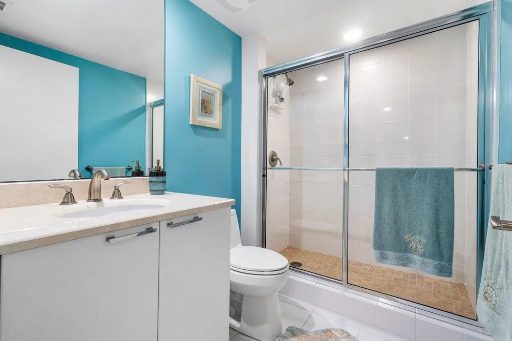 2640 Lake Shore Drive #711 Riviera Beach, FL 33404