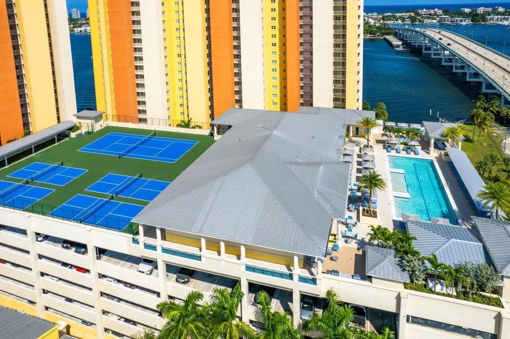 2640 Lake Shore Drive #711 Riviera Beach, FL 33404