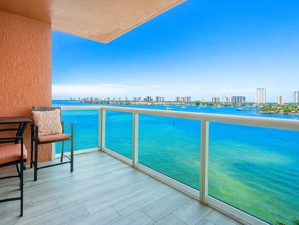 2640 Lake Shore Drive #711 Riviera Beach, FL 33404