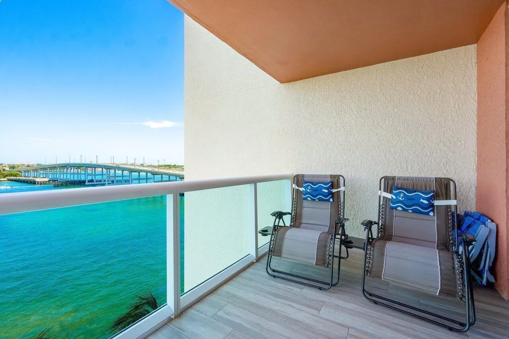 2640 Lake Shore Drive #711 Riviera Beach, FL 33404