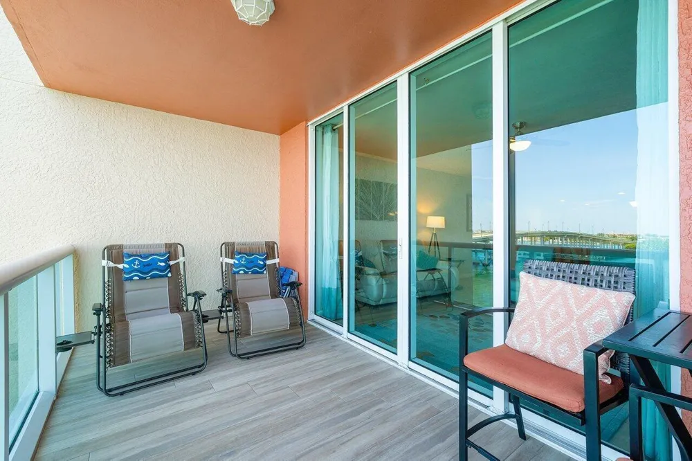 2640 Lake Shore Drive #711 Riviera Beach, FL 33404