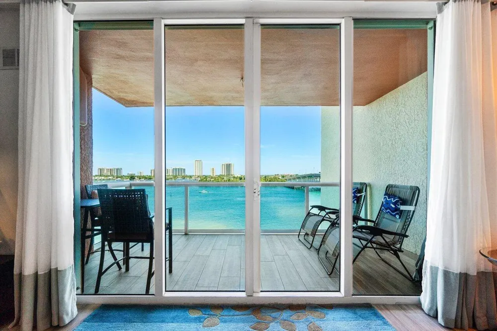2640 Lake Shore Drive #711 Riviera Beach, FL 33404