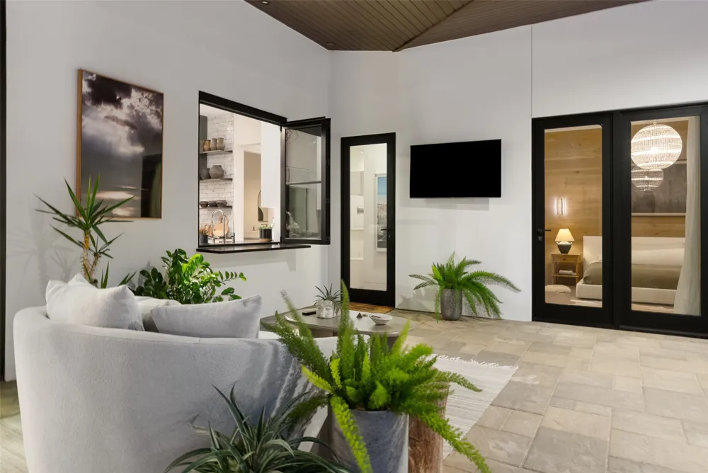 Address Not Shown Spicewood, TX 78669