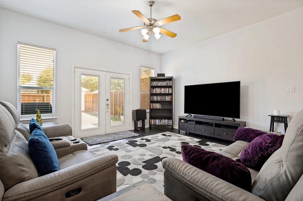517 Magnolia Lane Glenn Heights, TX 75154
