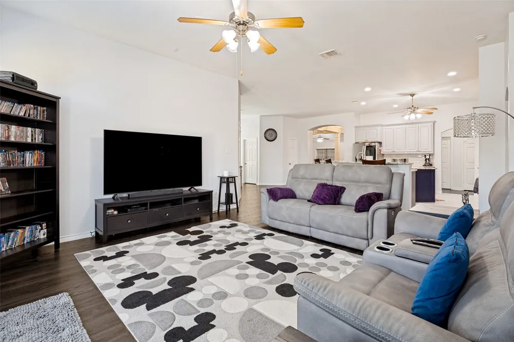 517 Magnolia Lane Glenn Heights, TX 75154