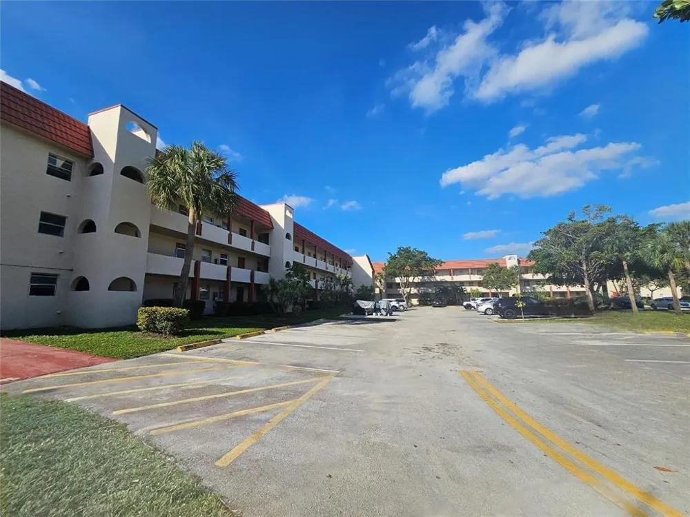3051 Sunrise Lakes Drive E #203 Sunrise, FL 33322