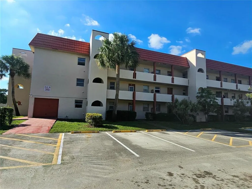 3051 Sunrise Lakes Drive E #203 Sunrise, FL 33322