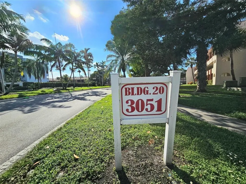 3051 Sunrise Lakes Drive E #203 Sunrise, FL 33322