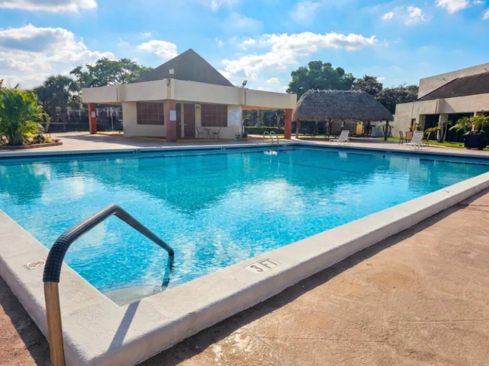 3051 Sunrise Lakes Drive E #203 Sunrise, FL 33322