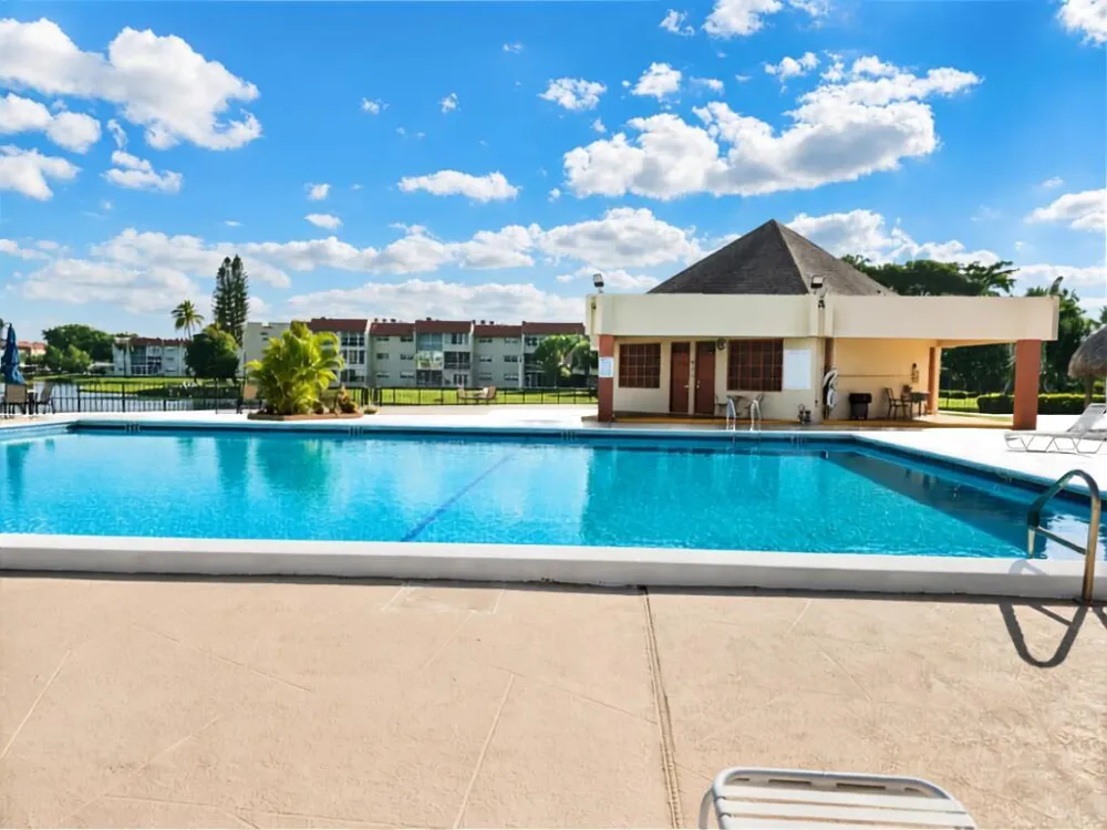 3051 Sunrise Lakes Drive E #203 Sunrise, FL 33322