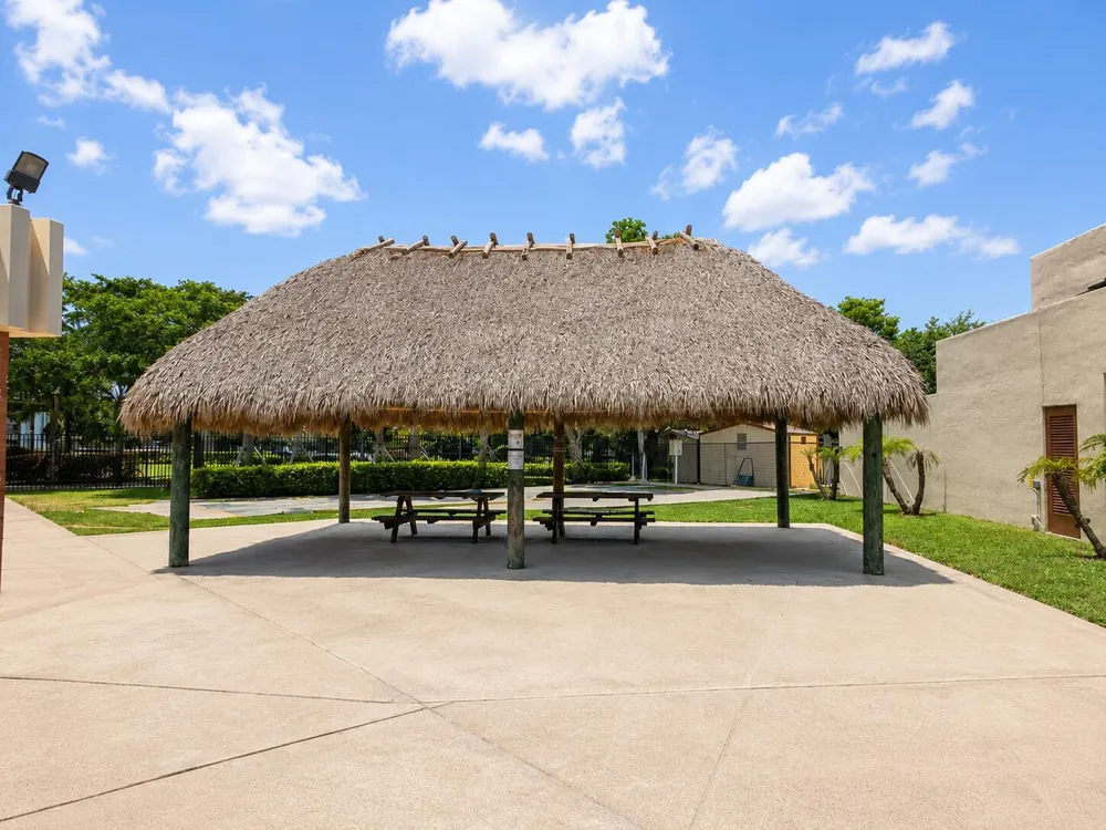 3051 Sunrise Lakes Drive E #203 Sunrise, FL 33322