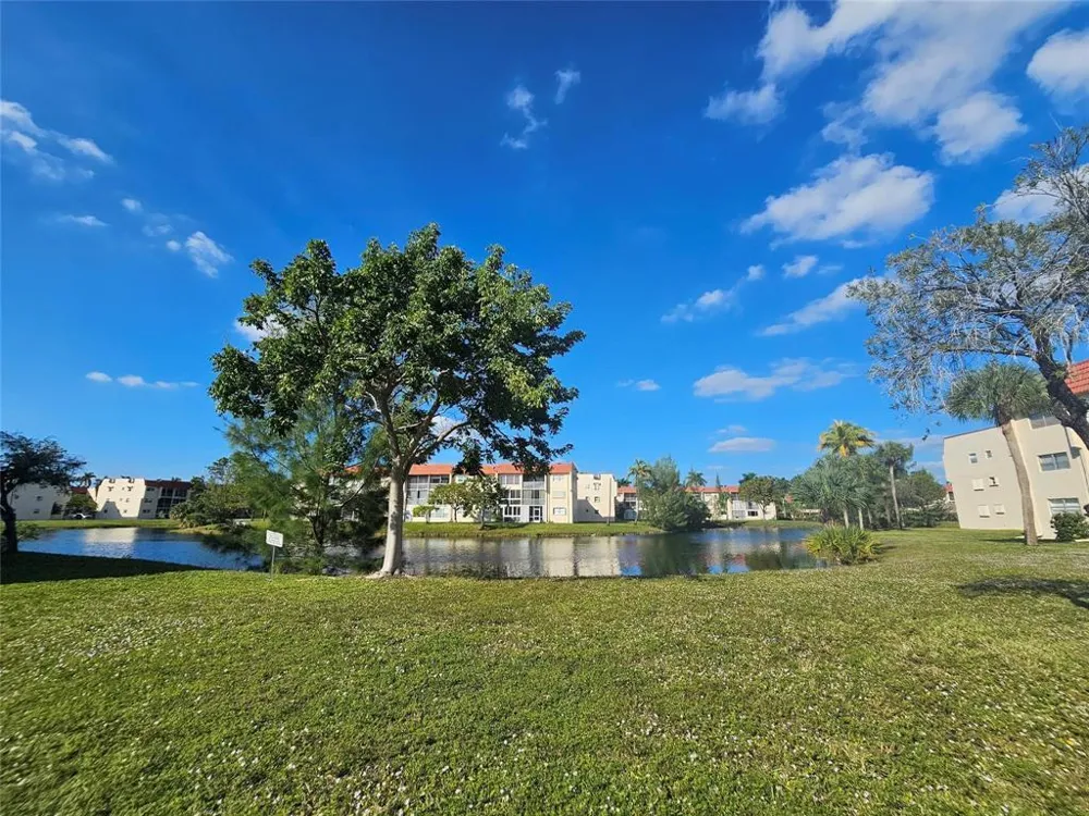 3051 Sunrise Lakes Drive E #203 Sunrise, FL 33322