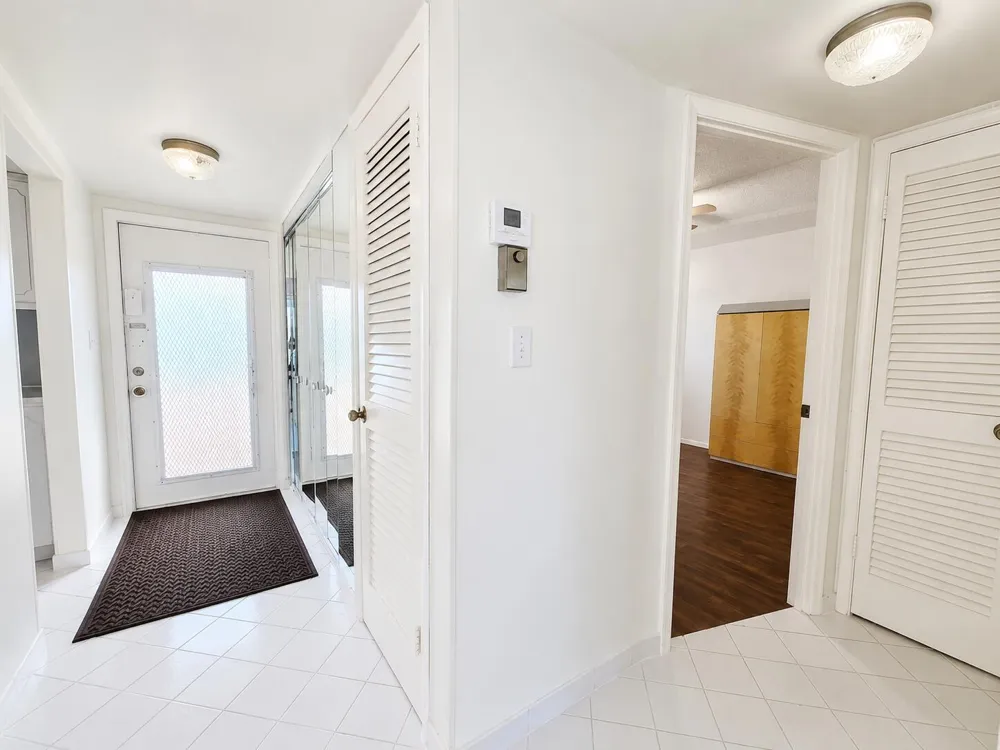 3051 Sunrise Lakes Drive E #203 Sunrise, FL 33322