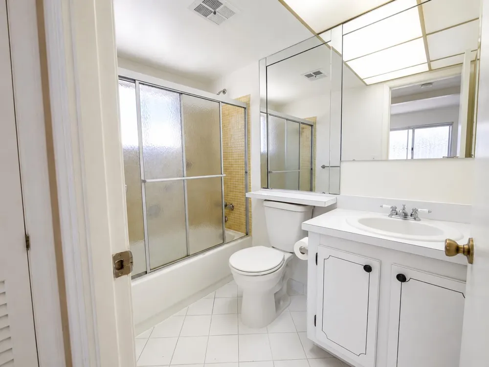 3051 Sunrise Lakes Drive E #203 Sunrise, FL 33322