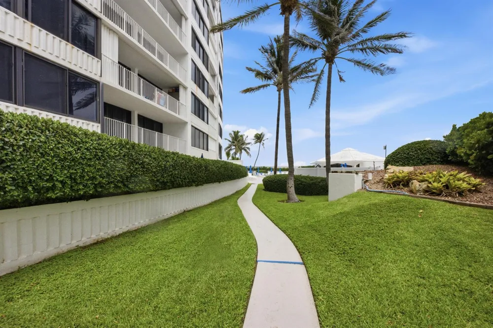 3589 S Ocean Boulevard #808 South Palm Beach, FL 33480