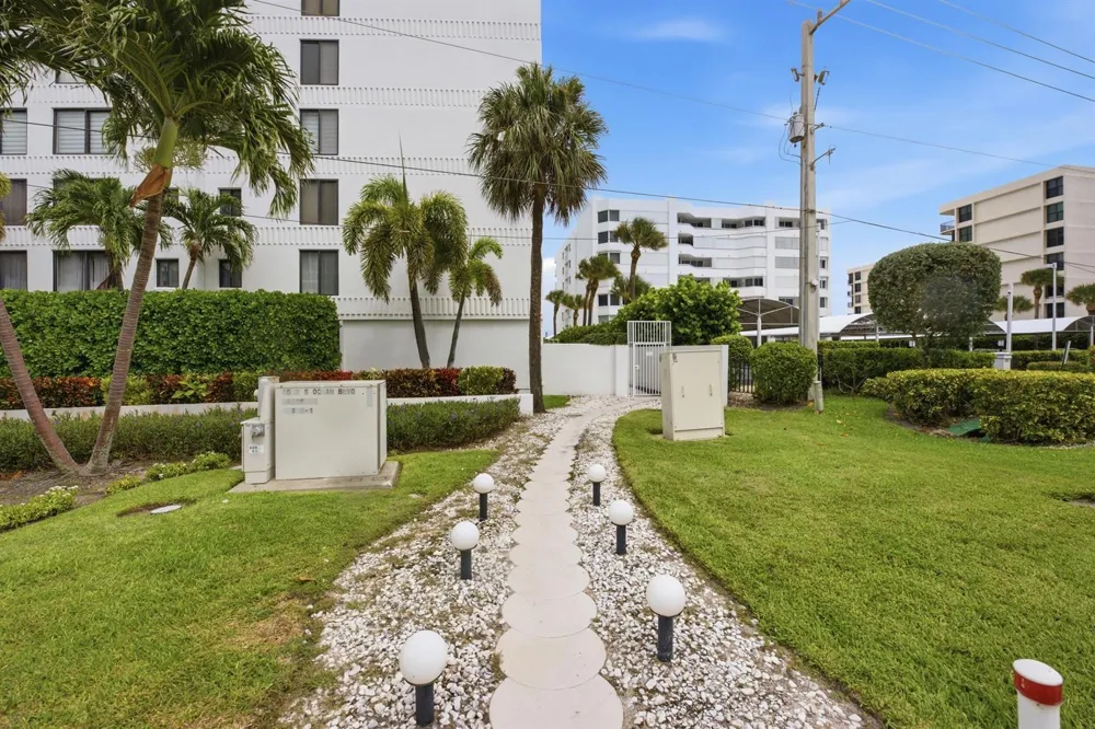 3589 S Ocean Boulevard #808 South Palm Beach, FL 33480