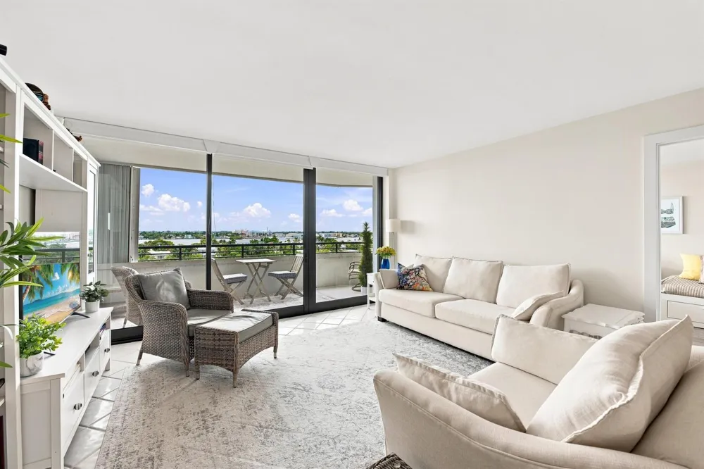 3589 S Ocean Boulevard #808 South Palm Beach, FL 33480