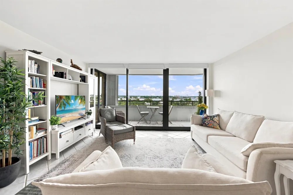3589 S Ocean Boulevard #808 South Palm Beach, FL 33480