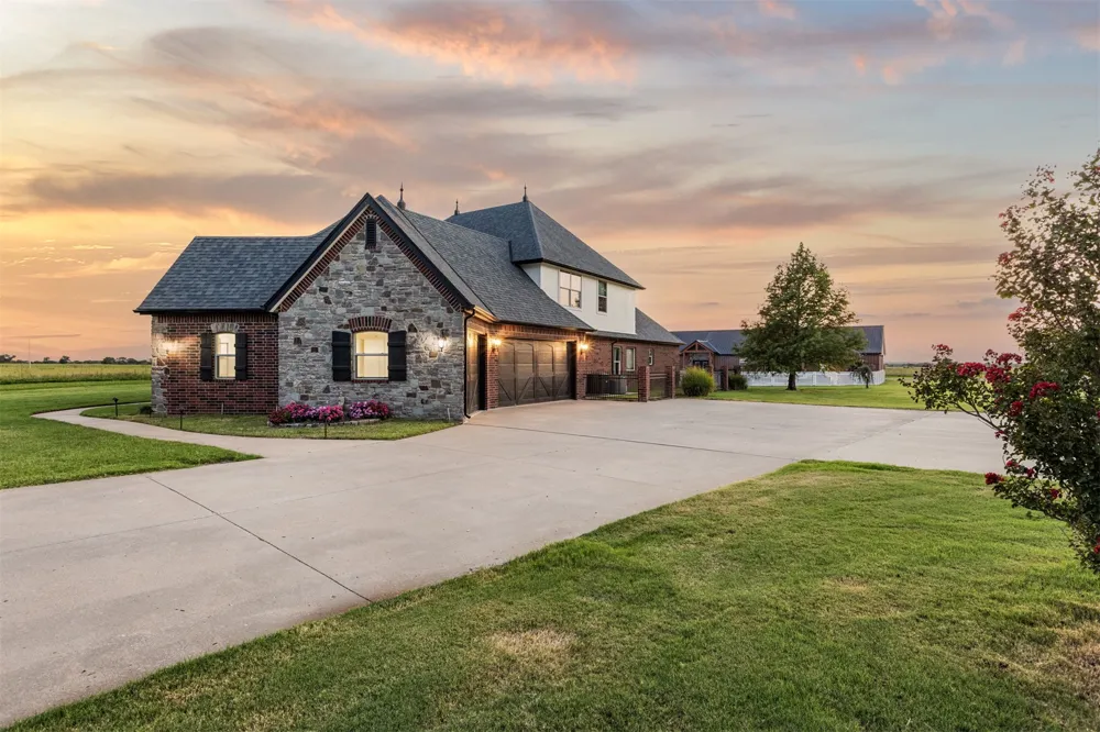 16727 300 ROAD Morris, OK 74445