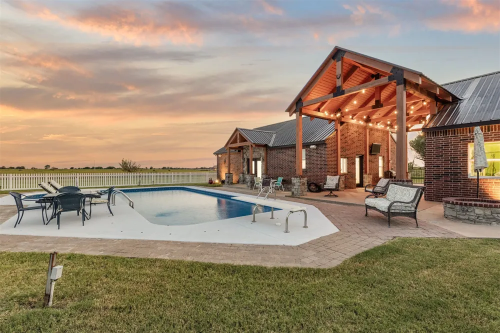 16727 300 ROAD Morris, OK 74445