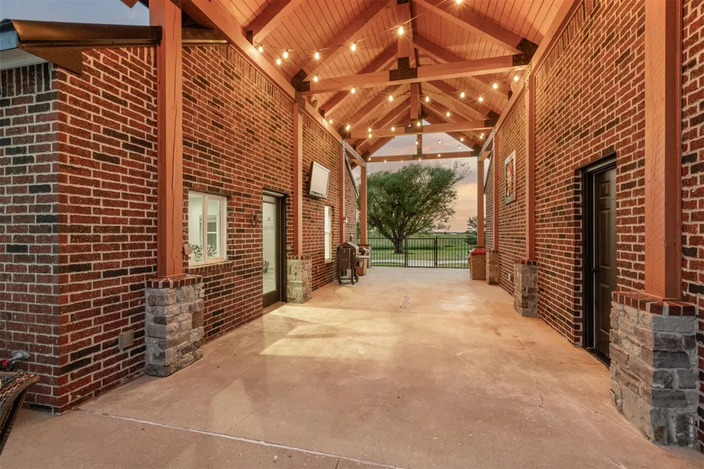 16727 300 ROAD Morris, OK 74445