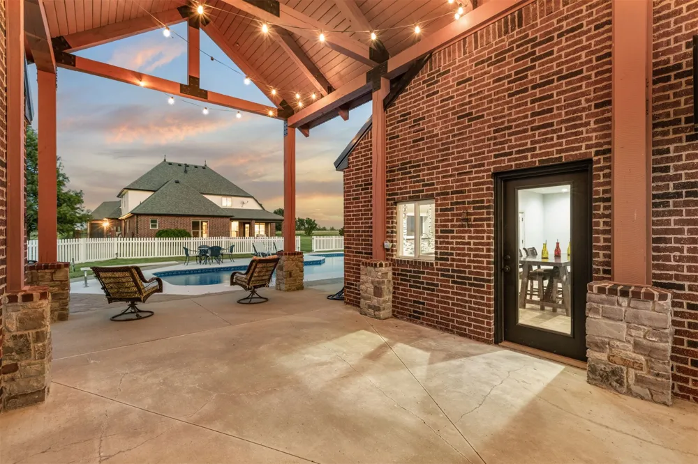 16727 300 ROAD Morris, OK 74445