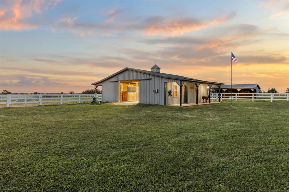 16727 300 ROAD Morris, OK 74445