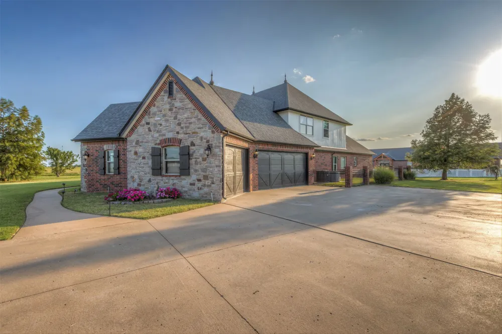 16727 300 ROAD Morris, OK 74445