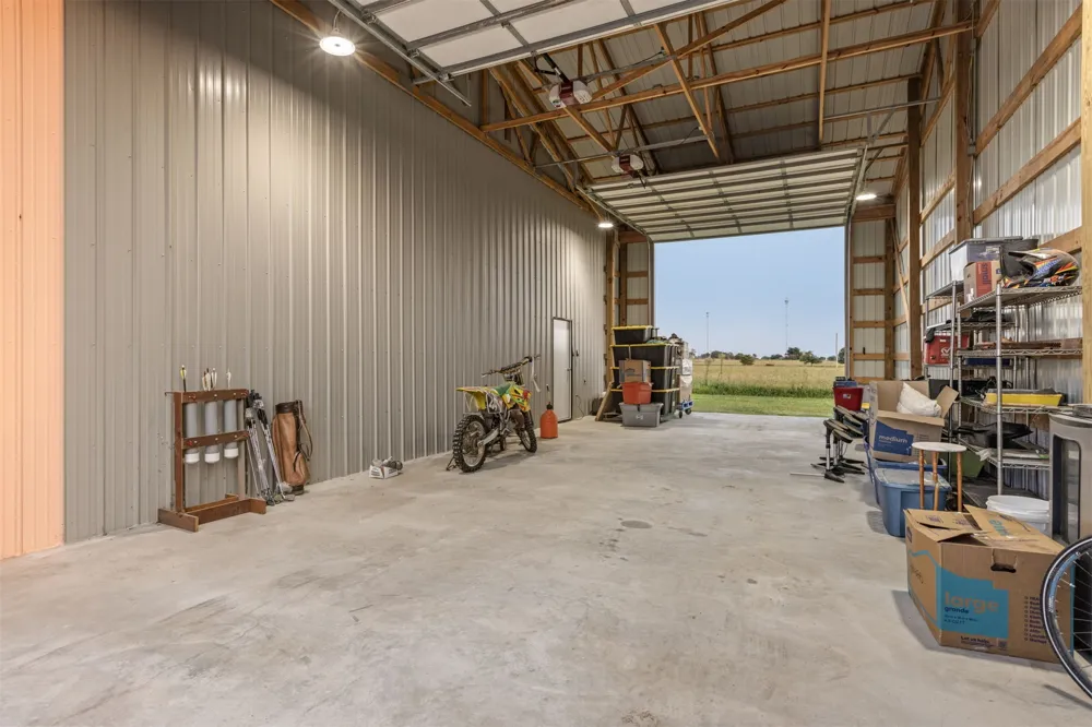 16727 300 ROAD Morris, OK 74445