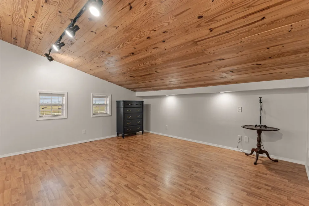 16727 300 ROAD Morris, OK 74445