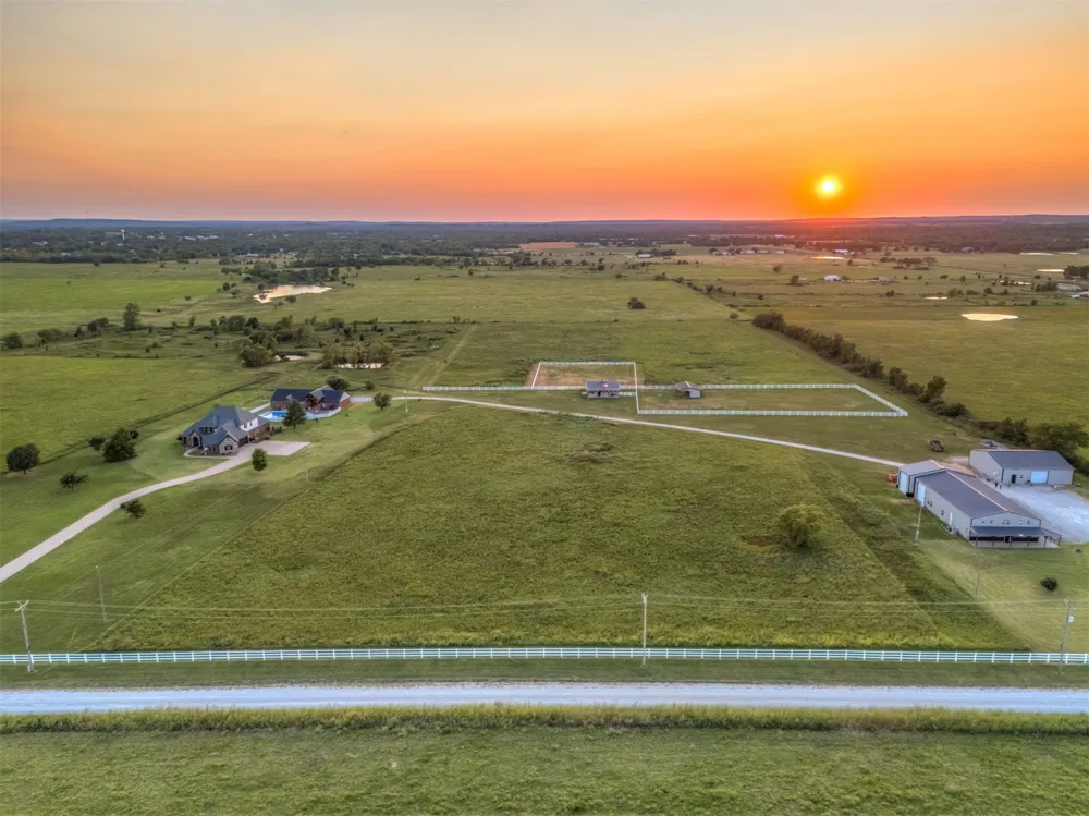 16727 300 ROAD Morris, OK 74445