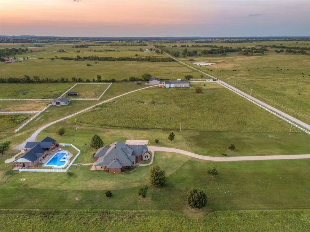16727 300 ROAD Morris, OK 74445