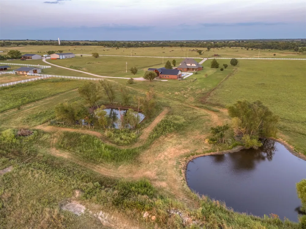 16727 300 ROAD Morris, OK 74445