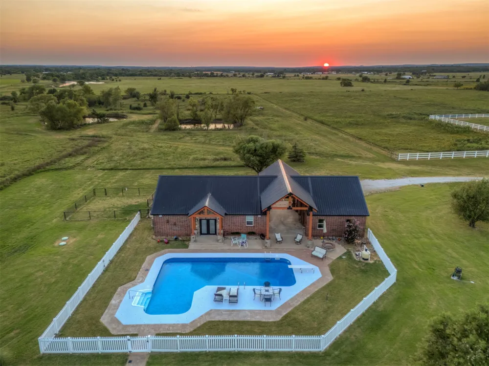 16727 300 ROAD Morris, OK 74445