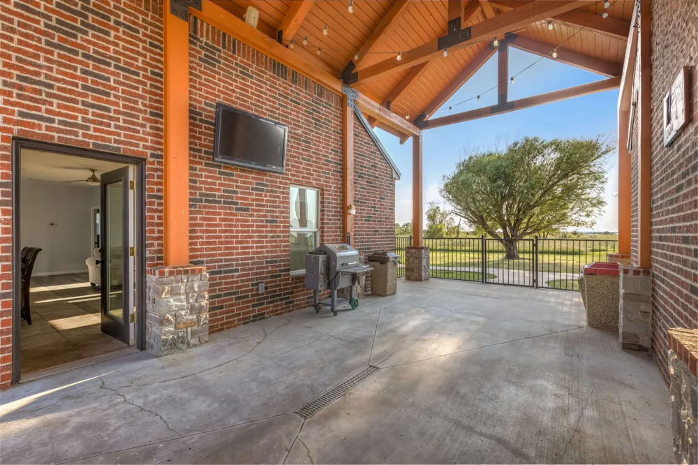 16727 300 ROAD Morris, OK 74445